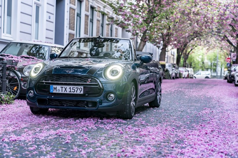 MINI Cabrio Sidewalk