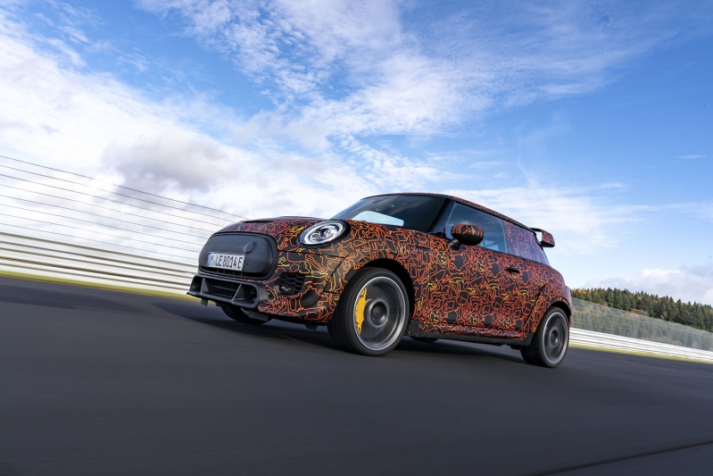 MINI développe des prototypes pour ses modèles John Cooper Works électriques